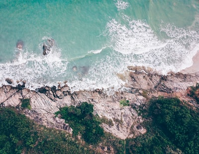 海浪鸟瞰摄影